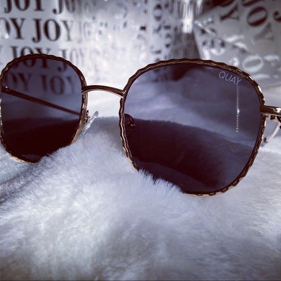 Quay Australia Accessories - NWT Quay Australia Jezabell Twist Sunglasses